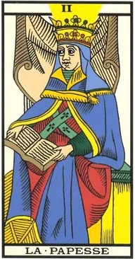 La Papesse — l'arcane de la sagesse silencieuse, qui guide la lecture intérieure